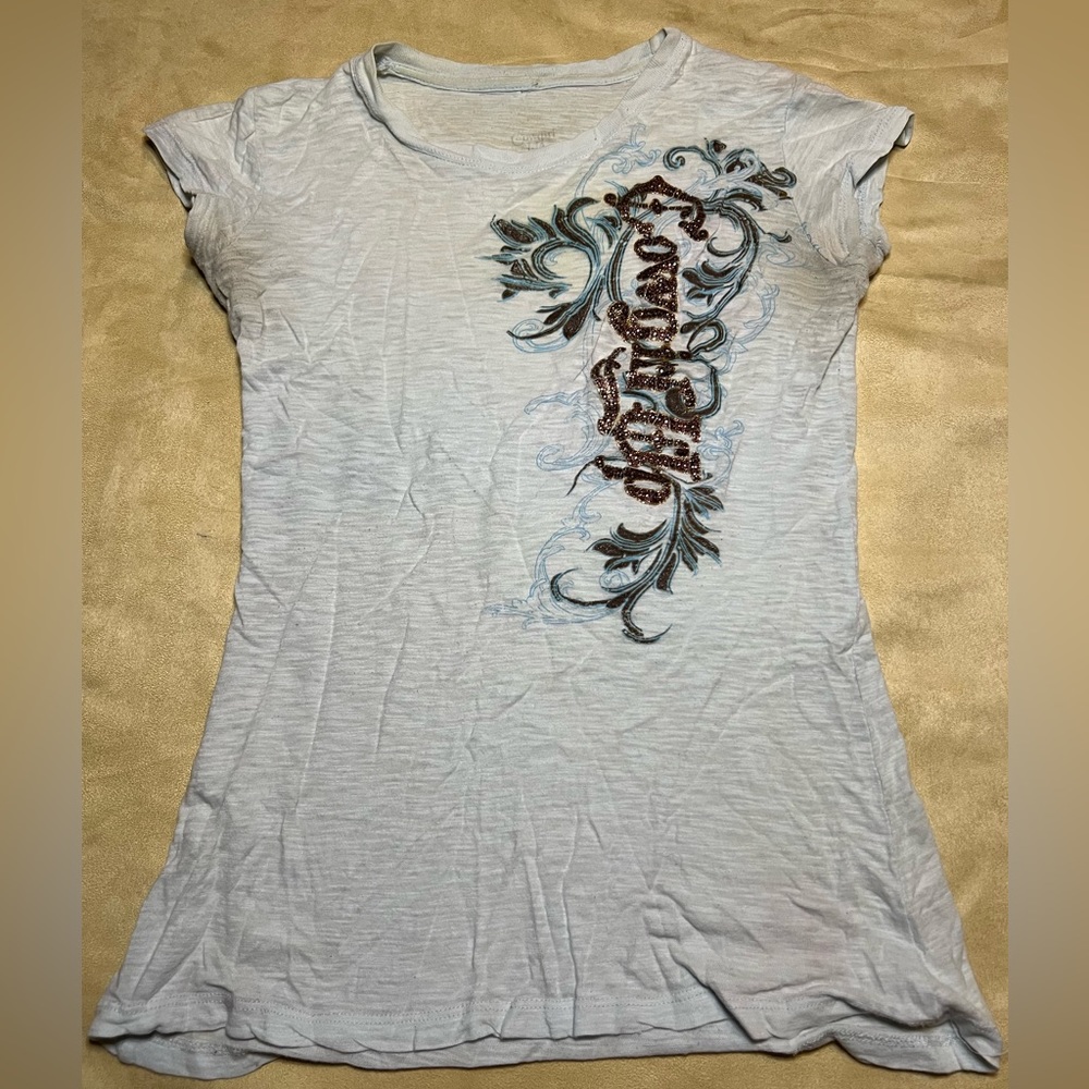 Light, pale blue tee